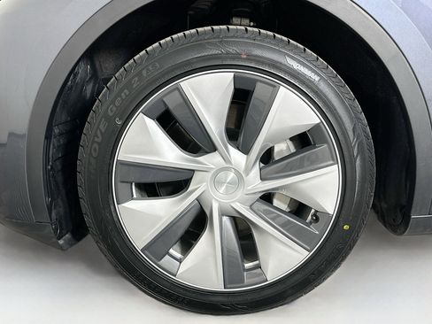 Used 2023 Tesla Model Y Long Range image 11