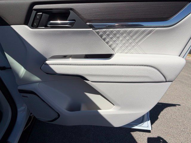 New 2027 GMC Acadia Denali w/ LPO, Floor Liner Package FWD image 19