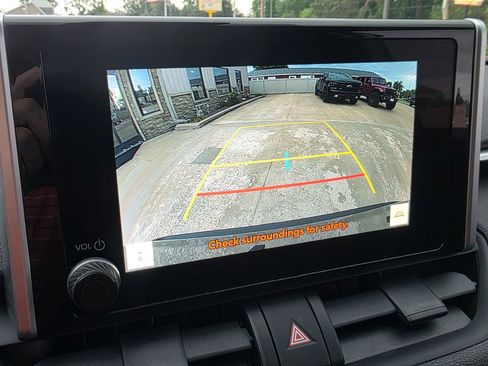 Used 2025 Toyota RAV4 LE AWD/4WD image 4