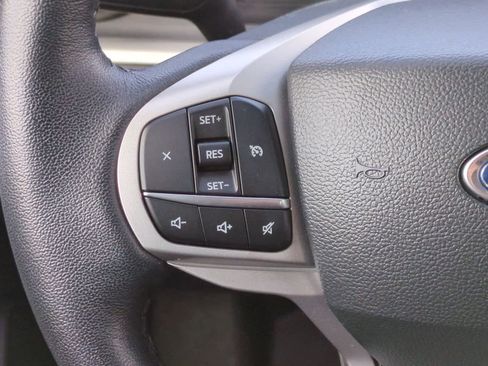 Used 2023 Ford Explorer XLT image 25