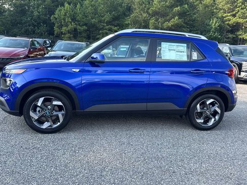 New 2025 Hyundai Venue SEL image 2