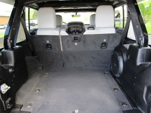 Used 2022 Jeep Wrangler Unlimited Sahara AWD/4WD image 24