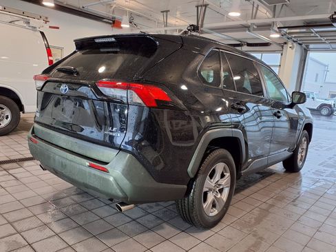 Used 2022 Toyota RAV4 LE AWD/4WD image 26