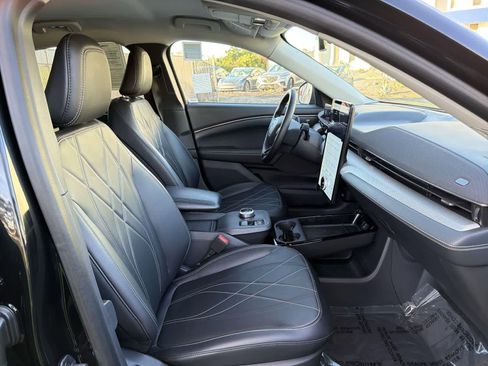 Used 2022 Ford Mustang Mach-E Select image 32