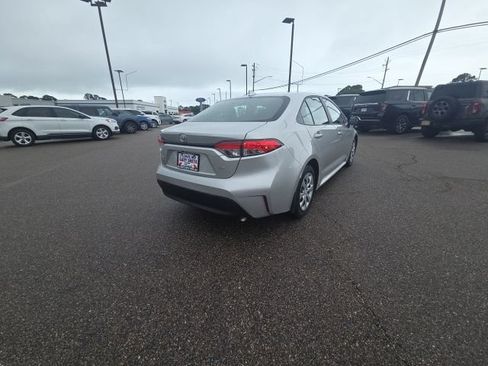 Used 2024 Toyota Corolla LE FWD image 8