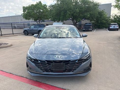 Used 2023 Hyundai Elantra Limited image 2