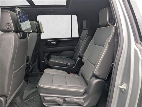 New 2026 Chevrolet Suburban Premier image 17