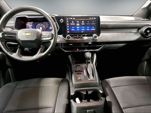 Used 2024 Chevrolet Colorado W/T image 8
