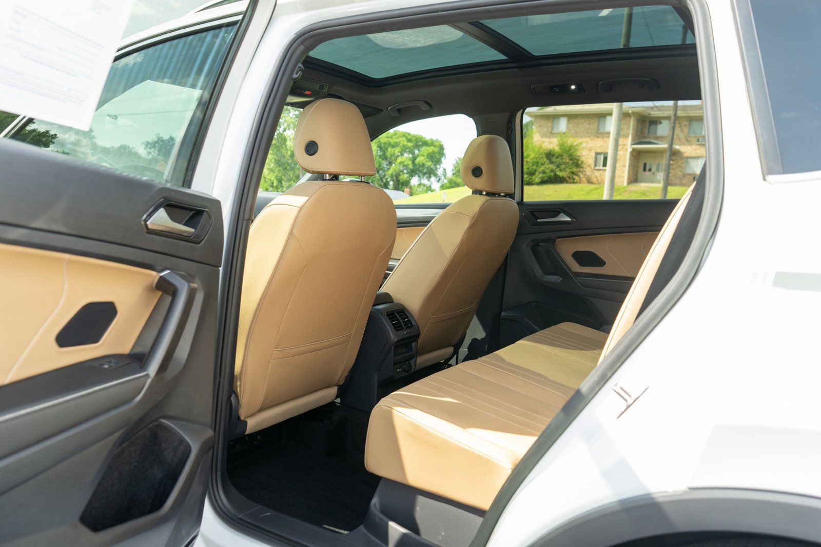 Used 2023 Volkswagen Tiguan SE w/ Panoramic Sunroof Package AWD/4WD image 28