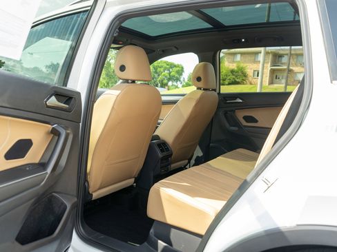 Used 2023 Volkswagen Tiguan SE w/ Panoramic Sunroof Package AWD/4WD image 28