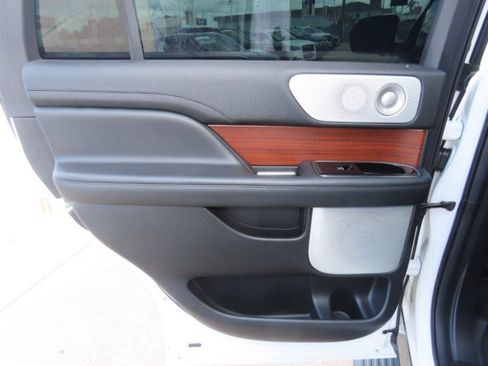 Used 2020 Lincoln Navigator Reserve w/ Equipment Group 208A Reserve AWD/4WD image 18