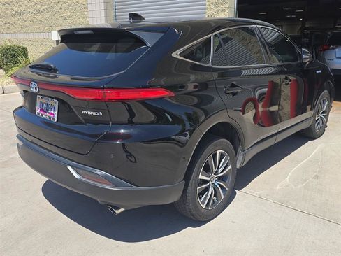 Used 2021 Toyota Venza LE AWD/4WD image 2