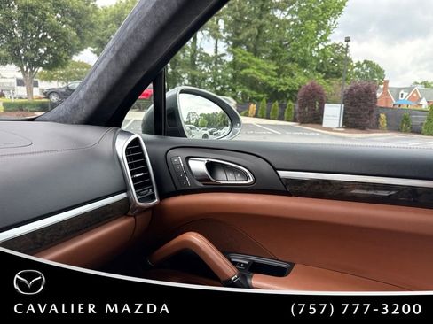 Used 2018 Porsche Cayenne Turbo AWD/4WD image 7