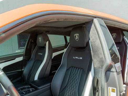 Used 2023 Lamborghini Urus S AWD/4WD image 11