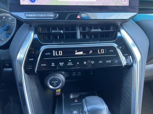 Used 2023 Toyota Venza XLE AWD/4WD image 16