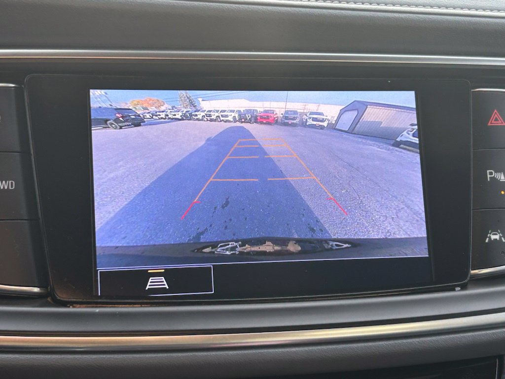 Used 2023 Buick Enclave Essence AWD/4WD image 13
