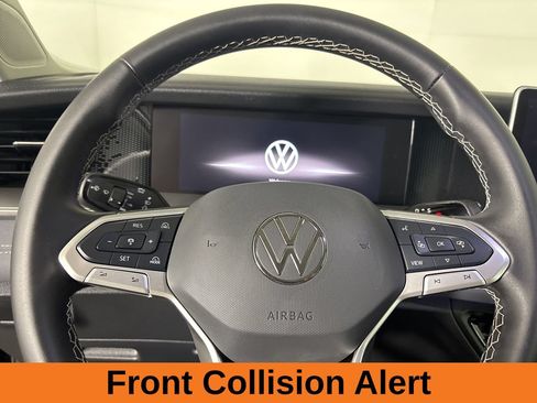 Used 2025 Volkswagen Tiguan SE AWD/4WD image 13
