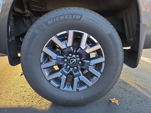 Certified 2024 Nissan Frontier SL w/ Technology Package image 11