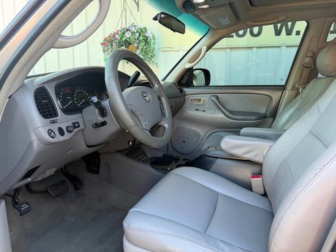 Used 2005 Toyota Sequoia SR5 RWD image 10