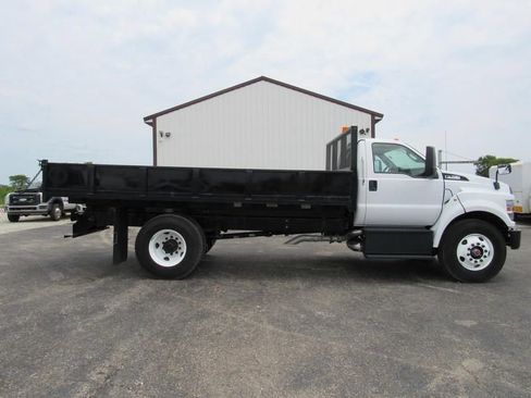 Used 2022 Ford F750 2WD Regular Cab Super Duty image 10