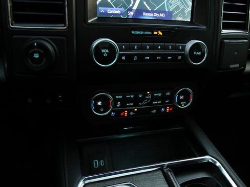 Used 2021 Ford Expedition Limited image 25