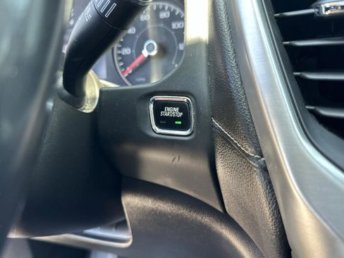 Used 2019 GMC Acadia SLE FWD image 28