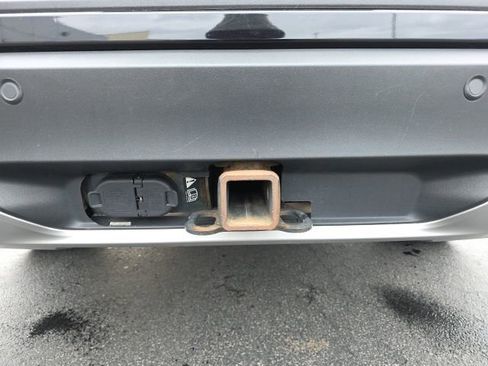 Used 2021 Ford Explorer XLT w/ Equipment Group 202A AWD/4WD image 34