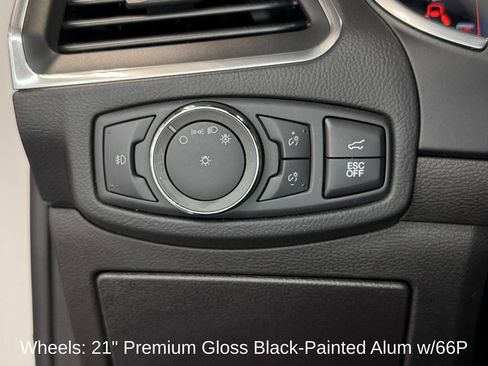 Used 2020 Ford Edge ST w/ Equipment Group 401A AWD/4WD image 18