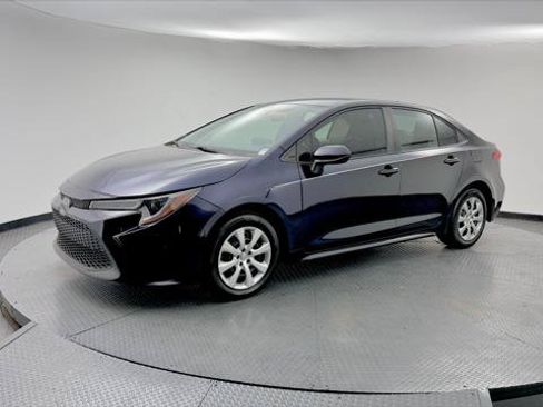 Used 2022 Toyota Corolla LE FWD image 2