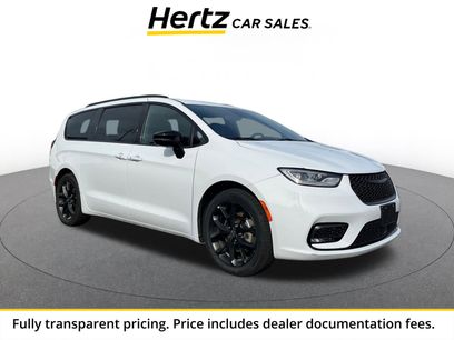 Used 2025 Chrysler Pacifica Limited