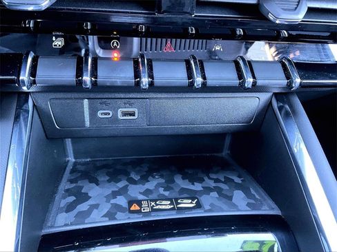 Used 2024 GMC Canyon AT4 w/ AT4 Premium Package image 25