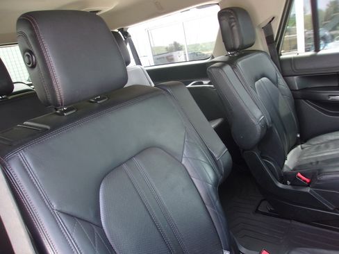 Used 2018 Ford Expedition Max Platinum AWD/4WD image 16
