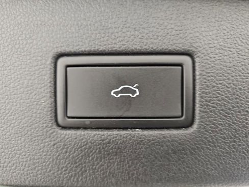 Used 2022 Volkswagen Tiguan SEL R-Line image 33