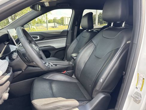 Used 2023 Jeep Compass Latitude AWD/4WD image 11