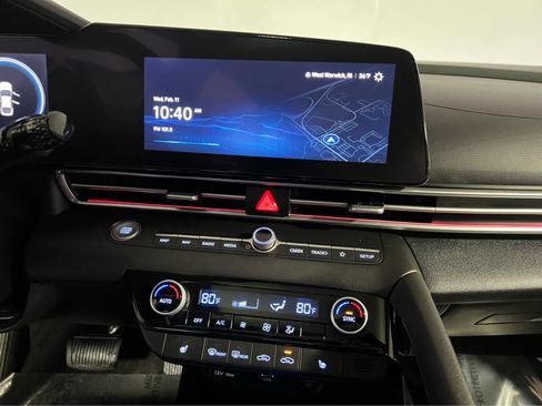 Used 2023 Hyundai Elantra Limited image 10