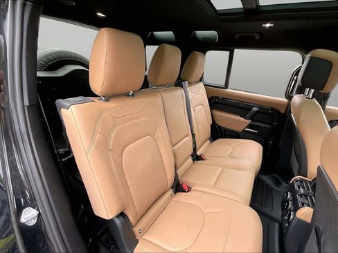 Used 2025 Land Rover Defender 110 X-Dynamic SE AWD/4WD image 18