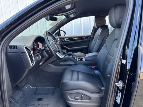 Used 2022 Porsche Cayenne E-Hybrid image 16