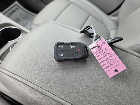 Used 2023 GMC Acadia SLT AWD/4WD image 30