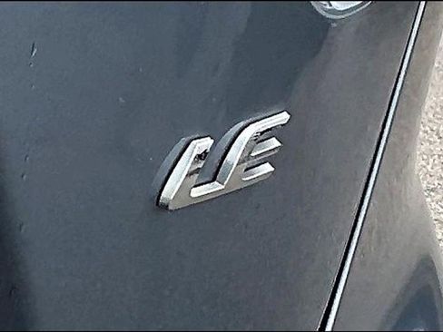 Used 2021 Toyota Corolla LE FWD image 31
