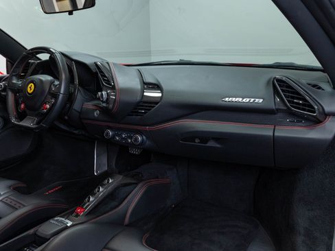 Used 2018 Ferrari 488 GTB RWD image 35