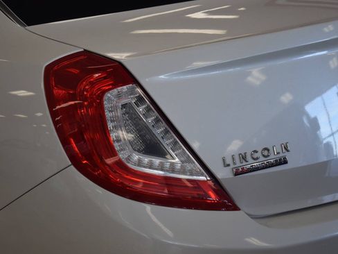 Used 2013 Lincoln MKS AWD image 22