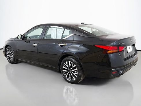 Used 2023 Nissan Altima 2.5 SV w/ SV Premium Package FWD image 12