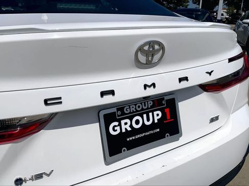 Used 2025 Toyota Camry SE FWD image 32