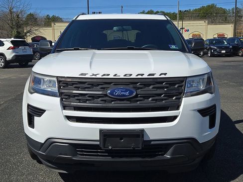 Used 2019 Ford Explorer XLT AWD/4WD image 2