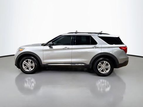 Used 2023 Ford Explorer XLT RWD image 9