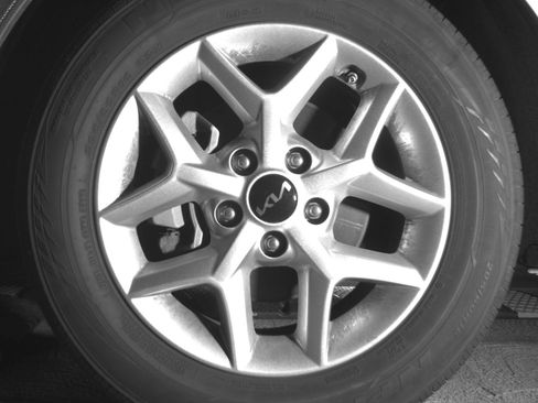 Used 2025 Kia Soul LX w/ LX Technology Package FWD image 19