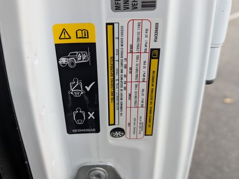 Used 2024 Jeep Wrangler Rubicon image 35