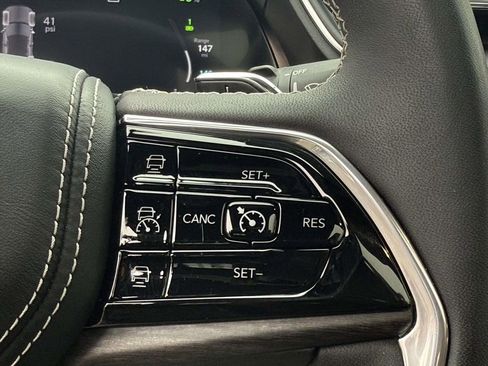 Used 2023 Jeep Grand Cherokee Overland image 23