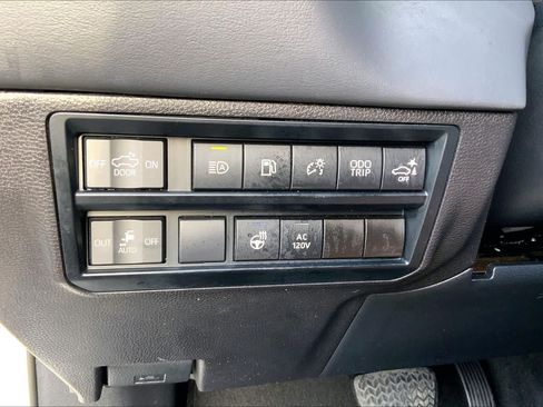 Used 2024 Toyota Tundra Platinum AWD/4WD image 34