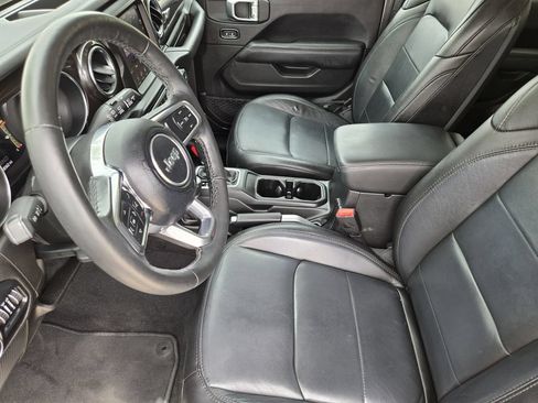 Used 2019 Jeep Wrangler Unlimited Sahara AWD/4WD image 18